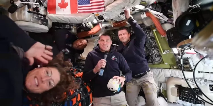 Artemis rebasa la mitad del trayecto entre la Tierra y la Luna