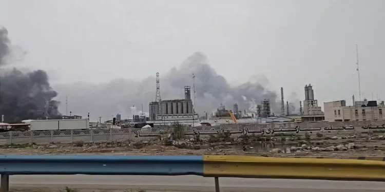 Israel destruye la principal planta petroquímica de Irán en Asaluyeh