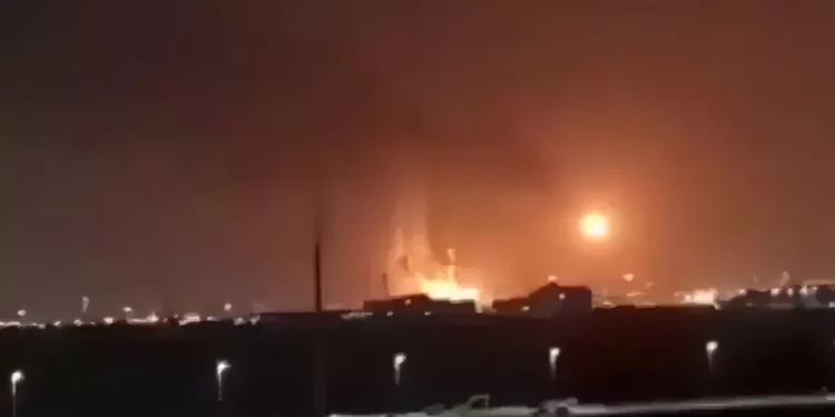 Ataque nocturno iraní contra una planta petroquímica saudí