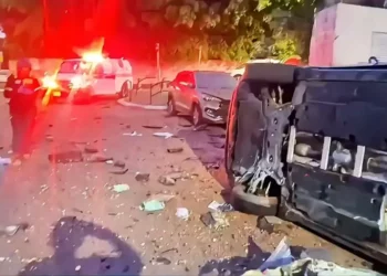 Submunición iraní provoca un incendio y vuelca un vehículo en Haifa