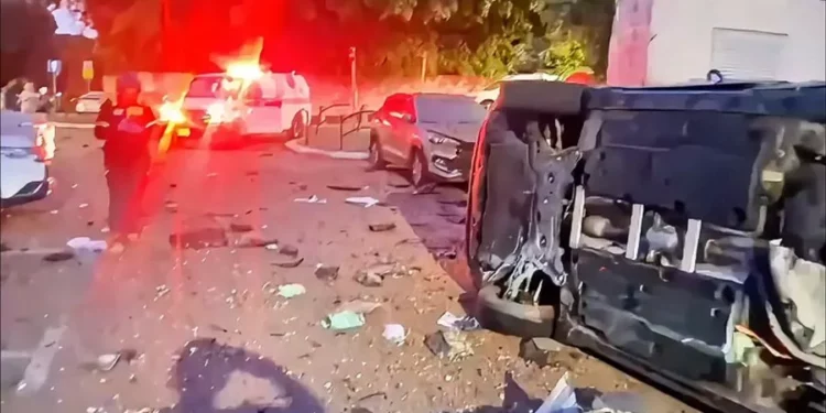 Submunición iraní provoca un incendio y vuelca un vehículo en Haifa