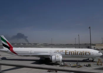 Emirates restringe entrada y tránsito de iraníes en EAU