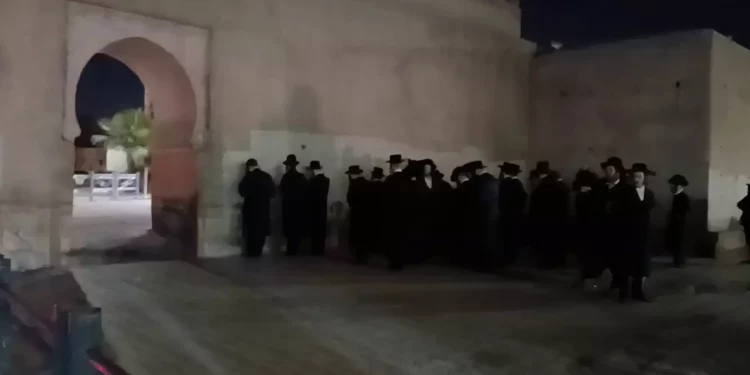 Político marroquí denuncia como “provocación” el rezo judío frente a Bab Doukkala