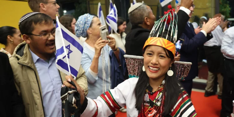 Más de 250 nuevos inmigrantes de Bnei Menashe llega a Israel