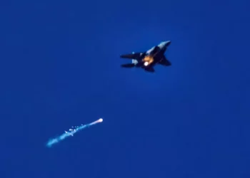 Israel atacó defensas antiaéreas y depósitos de misiles en Teherán