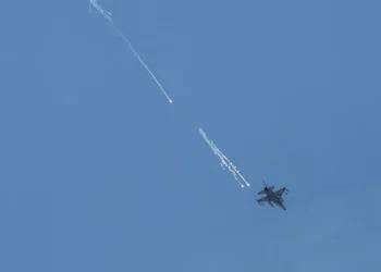 Ataque alcanza fábrica de cemento en el sur de Irán