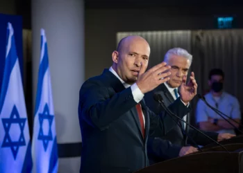 Bennett acusa al Gobierno de “contención” ante Hezbolá