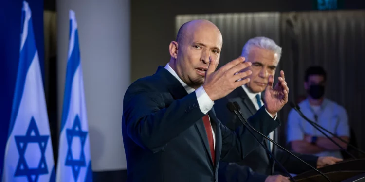 Bennett acusa al Gobierno de “contención” ante Hezbolá