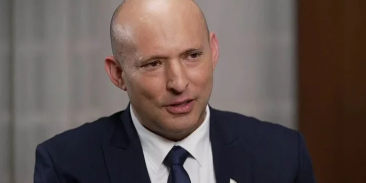 Bennett promete despedir funcionarios políticos si regresa al poder