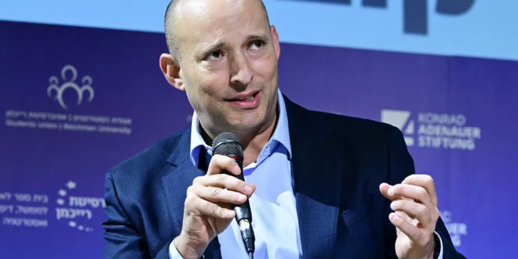 El exprimer ministro Naftali Bennett anunció los dos primeros nombres de la lista de su partido para las próximas elecciones