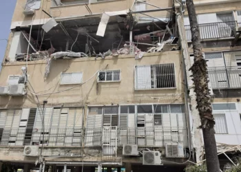 Bombas de racimo iraníes dañaron edificios en el centro de Israel