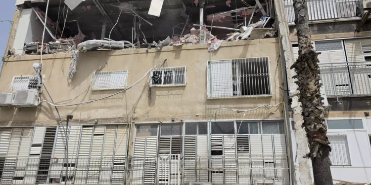 Bombas de racimo iraníes dañaron edificios en el centro de Israel