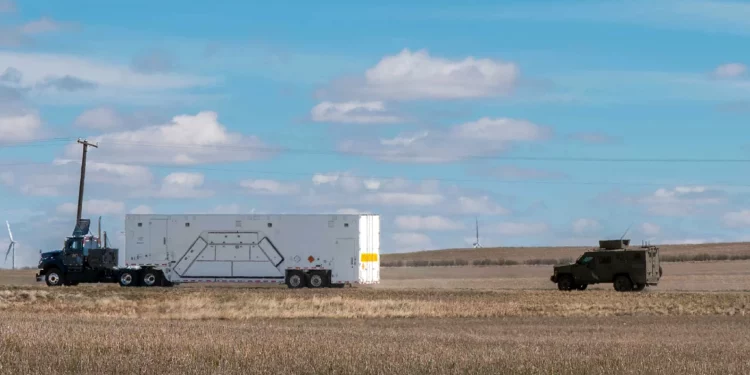 EE. UU. estrena vehículo blindado para sus misiles nucleares