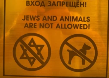 Hotel de Kirguistán retira cartel que prohibía entrada a “judíos y animales”