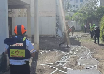 Cohete de Hezbolá hiere a una mujer en Nahariya