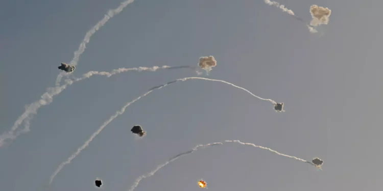 Hezbolá reanuda sus ataques al norte de Israel tras más de 12 horas