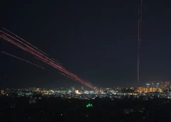 Disparos y celebraciones en el sur de Beirut por el inicio del alto el fuego