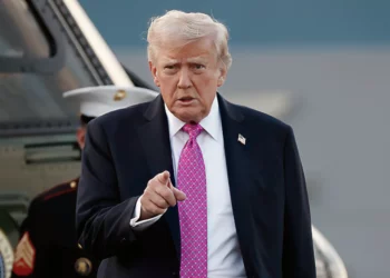 Trump amenaza con atacar centrales y puentes en Irán
