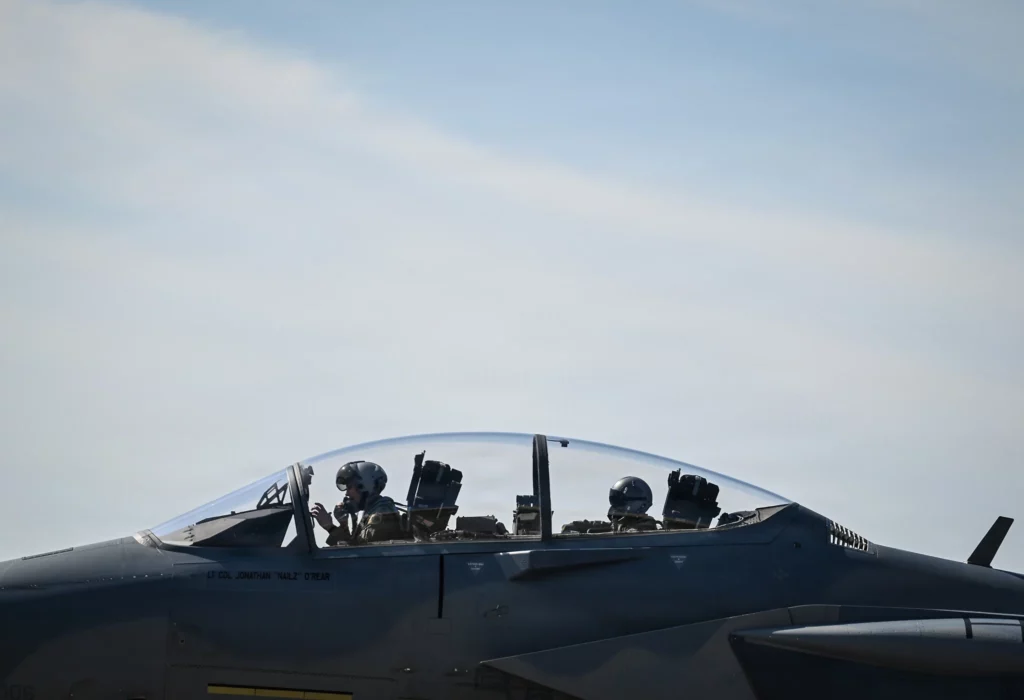 Trump afirma que Irán derribó el F-15 con un misil portable