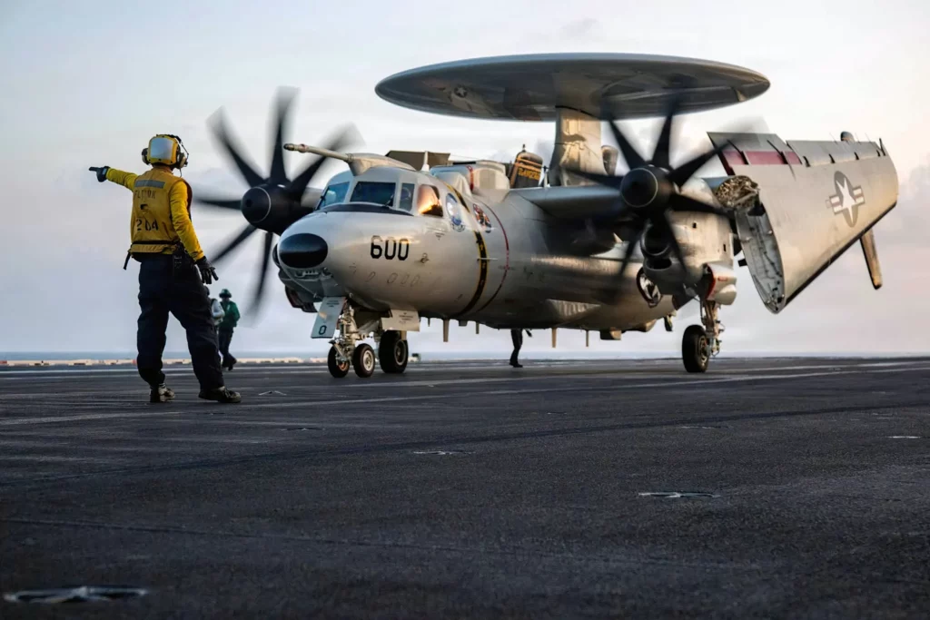 El E-2D Hawkeye sostiene la ofensiva aérea de EE. UU. sobre Irán