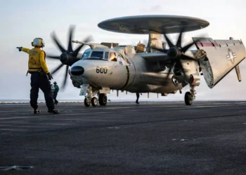 El E-2D Hawkeye sostiene la ofensiva aérea de EE. UU. sobre Irán