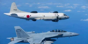 Aviones EA-18G Growler de EE. UU. en maniobras conjuntas con aviones OP-3C de Japón