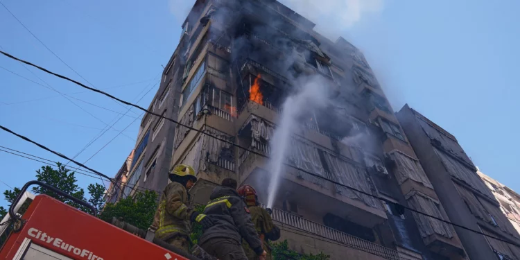 Israel lanza una nueva oleada de ataques contra objetivos de Hezbolá en Beirut