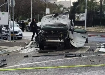 Un conductor queda grave tras la explosión de su auto en Tira