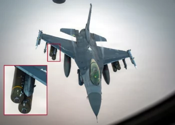 F-16 estadounidense con munición de denegación de área