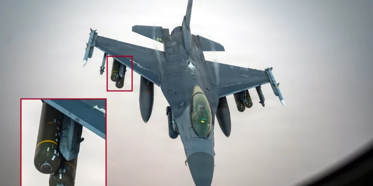 F-16 estadounidense con munición de denegación de área