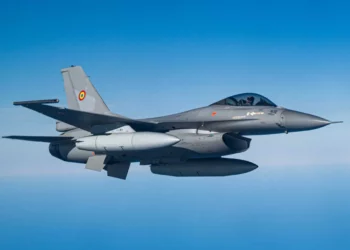 Cazas F-16 rumanos interceptan su primer avión ruso en el Báltico