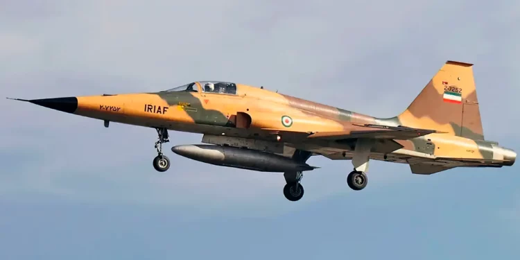 Un F-5 iraní atacó una base en Kuwait en una brecha de 120 segundos