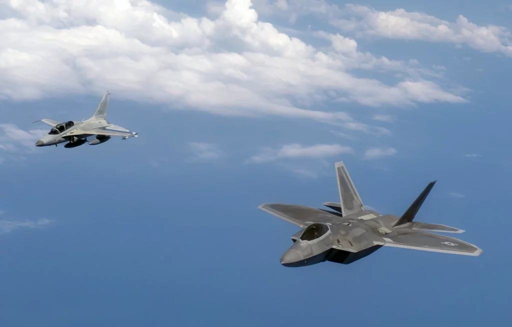F-22 Raptor y FA-50PH filipinos se preparan para la guerra