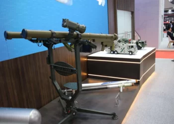 China presenta un lanzador doble FN-16 para defensa antiaérea cercana