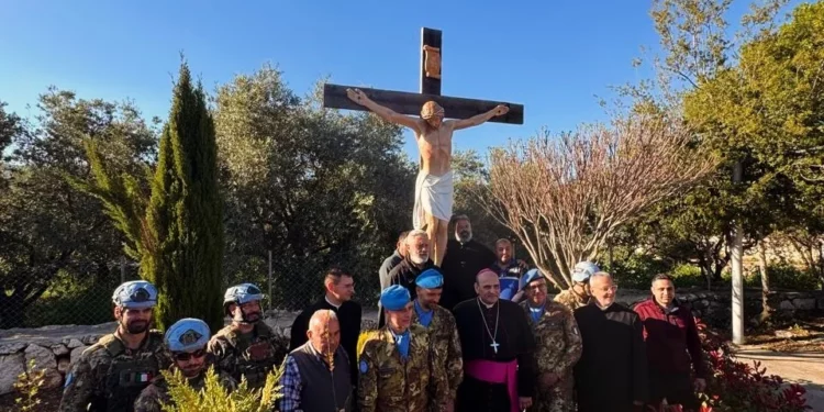 La FPNUL sustituye estatua de Jesús destrozada por soldado FDI