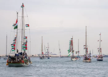Una flotilla de más de 70 barcos zarpa desde Barcelona hacia Gaza