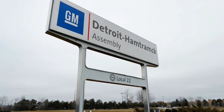 El Pentágono tantea a Ford y GM para reconvertir su producción hacia armamento