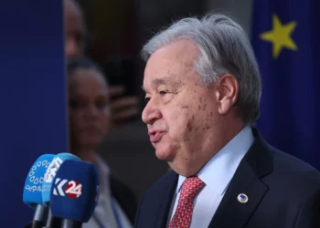 El secretario general de las Naciones Unidas, Antonio Guterres, hace una declaración durante una rueda de prensa en la cumbre de la UE celebrada en Bruselas, el 19 de marzo de 2026. (Foto AP/Omar Havana)