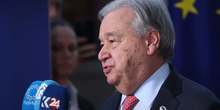 El secretario general de las Naciones Unidas, Antonio Guterres, hace una declaración durante una rueda de prensa en la cumbre de la UE celebrada en Bruselas, el 19 de marzo de 2026. (Foto AP/Omar Havana)