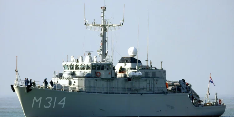 Ucrania recibe cazaminas HNLMS Makkum para proteger el mar Negro