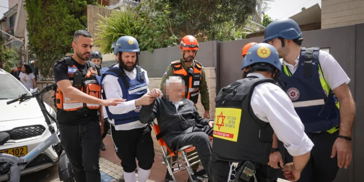 Cuatro heridos en Israel por impacto de bomba de racimo iraní