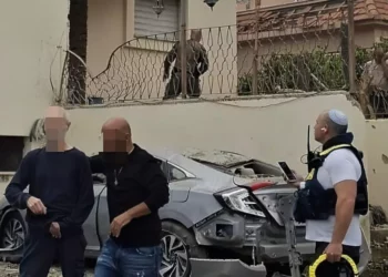 Hombre de 61 herido tras impacto de cohete de Hezbolá en Kiryat Shmona