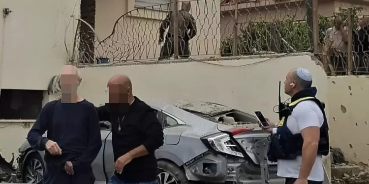 Hombre de 61 herido tras impacto de cohete de Hezbolá en Kiryat Shmona