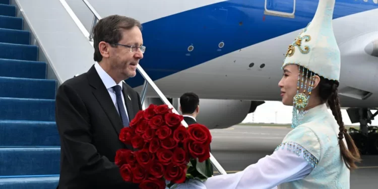 Herzog visita Kazajistán y destaca los vínculos entre ambos países