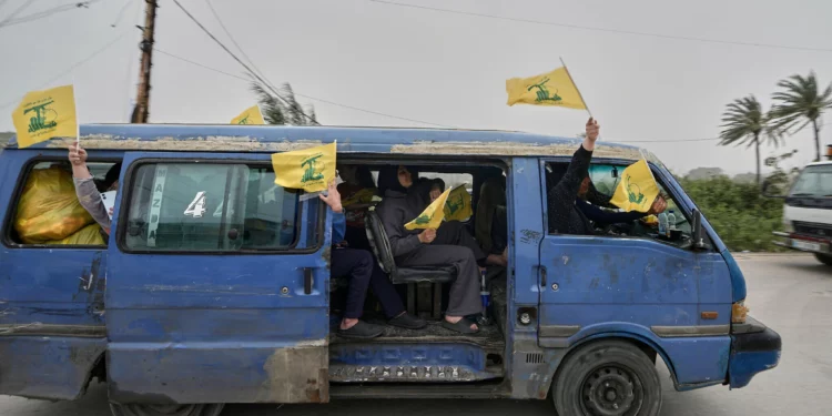 Israel ataca a operativos de Hezbolá en el sur del Líbano pese al alto el fuego