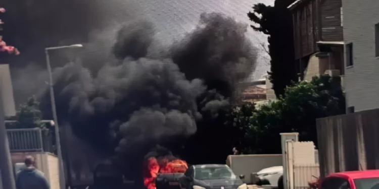 Una mujer herida en un ataque con cohetes de Hezbolá en Nahariya