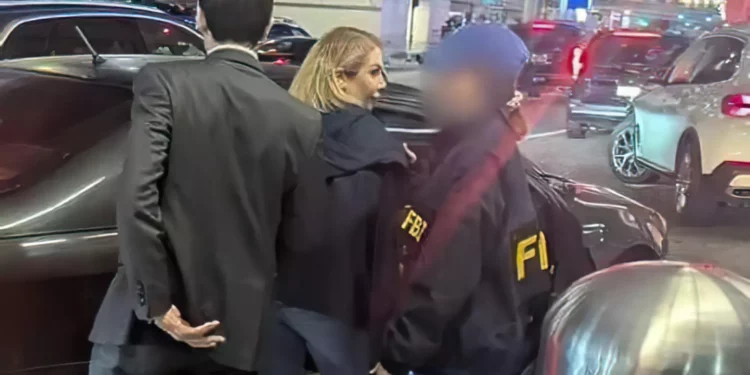 Detienen en Los Ángeles a una mujer acusada de ayudar a Irán a traficar con armas hacia Sudán
