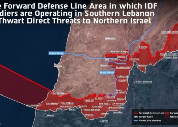 Israel publica su línea de defensa en el Líbano con 5 divisiones activas Las Fuerzas de Defensa de Israel (FDI) difundieron el domingo un mapa oficial con su línea de defensa avanzada en el sur del Líbano, donde cinco divisiones terrestres y unidades navales operan simultáneamente en medio de un alto el fuego vigente desde la medianoche del jueves. Según el ejército israelí, las tropas desplegadas al sur de esa línea tienen como misión desmantelar la infraestructura de Hezbolá y neutralizar amenazas directas contra las comunidades del norte de Israel. El mapa revela que las fuerzas ya cruzaron el río Litani y controlan la cresta de Beaufort, posiciones estratégicas históricamente vinculadas a los intentos de contener al grupo terrorista libanés. En las 24 horas previas a la entrada en vigor del alto el fuego, las FDI atacaron a más de 150 terroristas de Hezbolá y golpearon cerca de 300 objetivos militares: lanzaderas, centros de mando e instalaciones de almacenamiento de armas distribuidos en distintas zonas del país. Entre los abatidos figuraba Ali Rida Abbas, comandante del sector de Bint Jbeil, uno de los frentes de primera línea de la organización terrorista. Abbas había dirigido múltiples ataques contra soldados israelíes y contra el Estado de Israel a lo largo de los años, con actuación destacada durante la Operación León Rugiente, y también estuvo a cargo de la reconstrucción de ese sector. Su muerte convierte a Abbas en el cuarto comandante del sector de Bint Jbeil eliminado por Israel desde el inicio de la Operación Flechas del Norte.