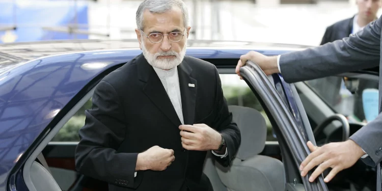 Ataque aéreo hiere de gravedad a Kamal Kharazi: exministro de Exteriores de Irán