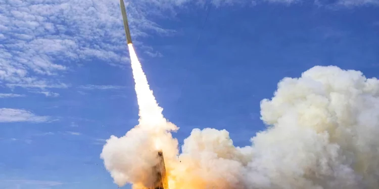 El Ejército y la Armada de EE. UU. prueban misiles hipersónicos